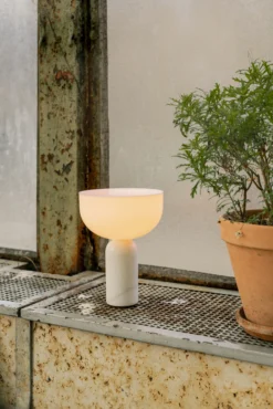 New Works Lampe De Table Portable Kizu -Lampe Rabais Magasin 513299 01 6 EnvironmentImage 6779b18320
